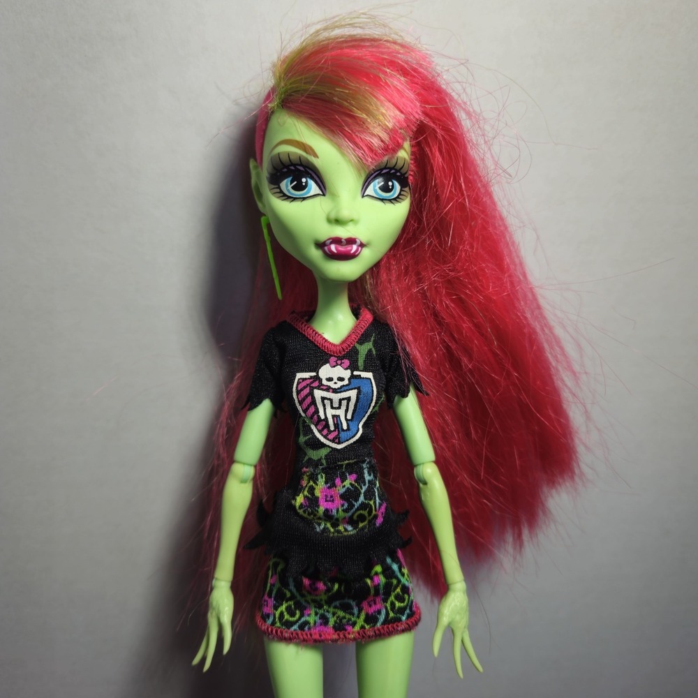 Monster High Ghoul Spirit Venus McFlytrap Doll Toy Pink Hair - Picture 3 of 6